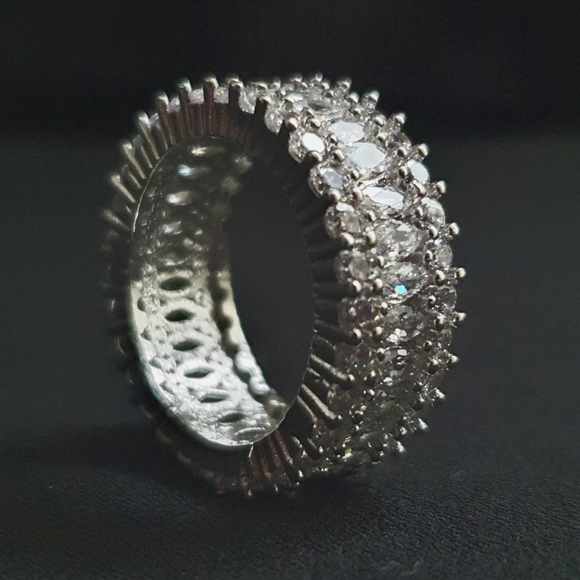 Jewelry - Classic Silver Geometry White Crystal Ring